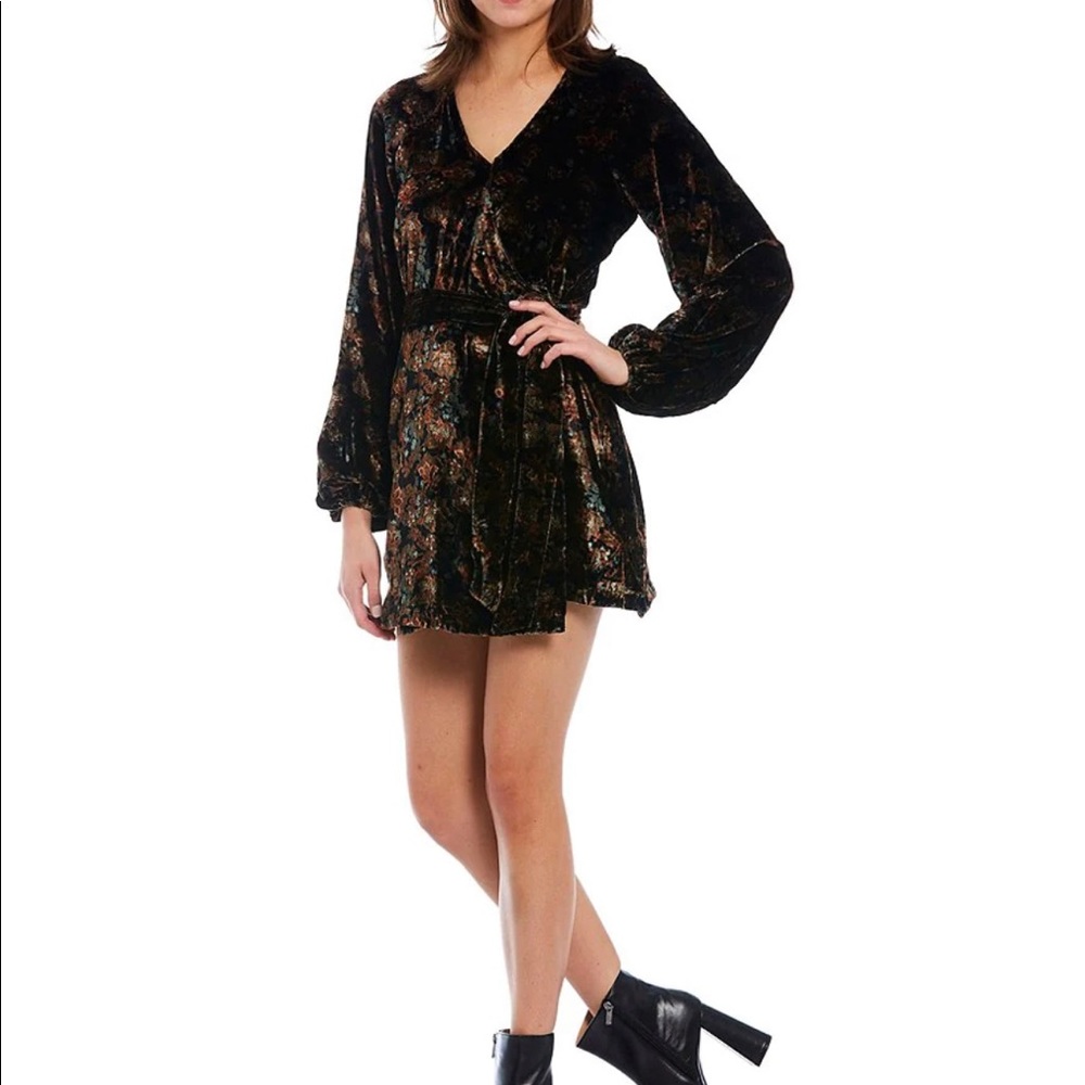 Chelsea & Violet Floral Velvet Wrap Dress M